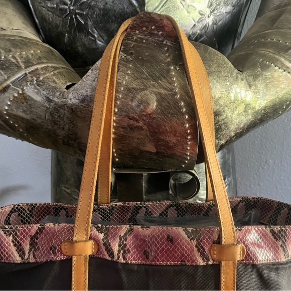 Consuela - Picture 2 of 11